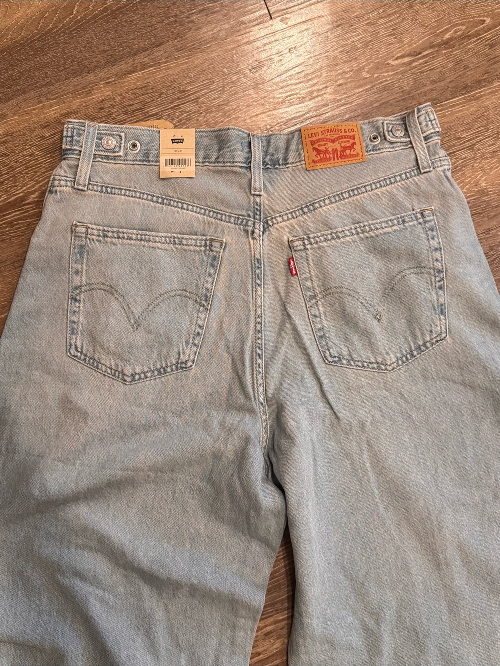 Levi’s women’s cinch waist baggy jean
